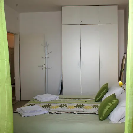 Ivy 2 Apartamento *